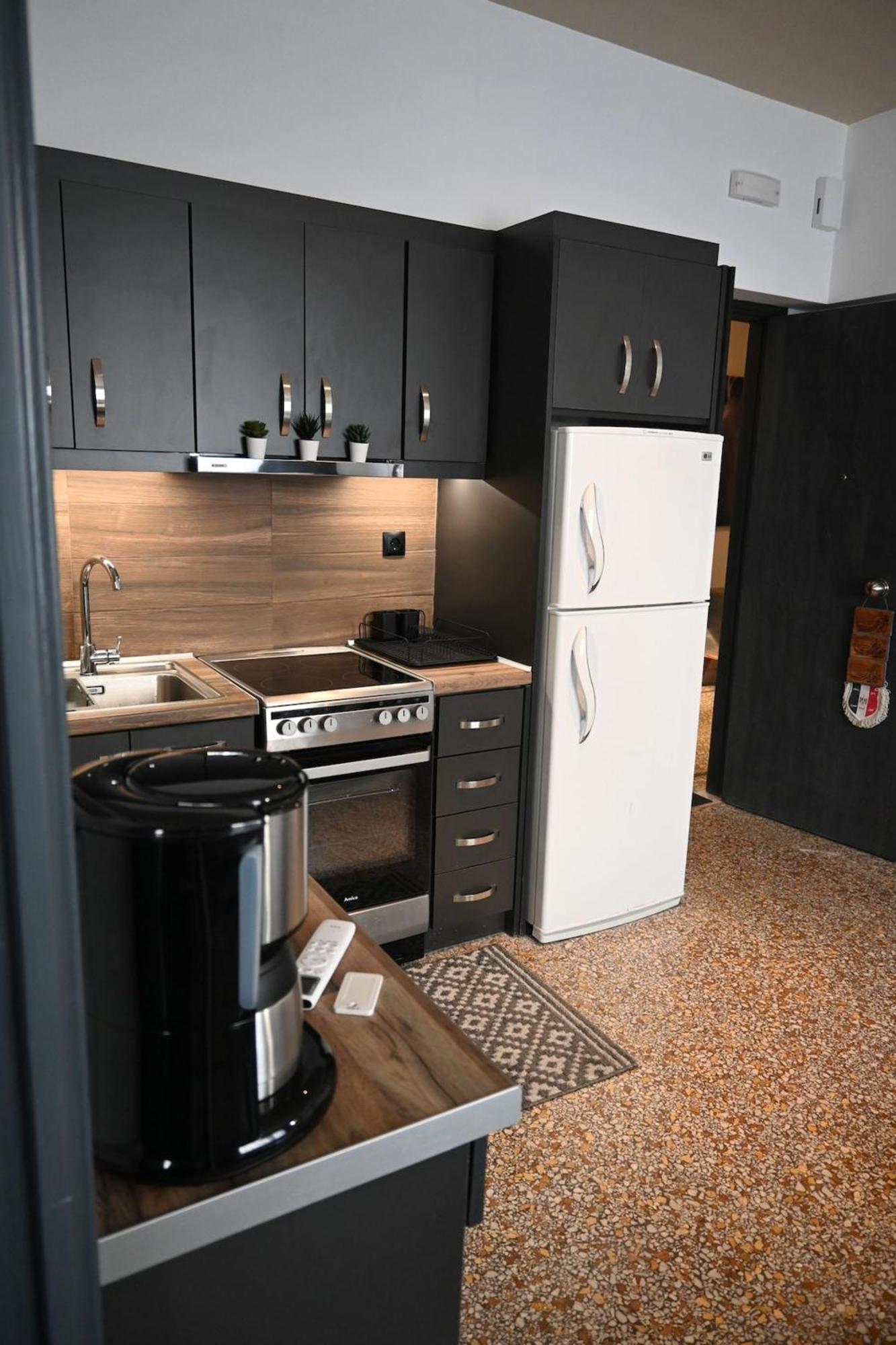 Haris 303 Apartment By Vpn Accomodation Афіни Екстер'єр фото